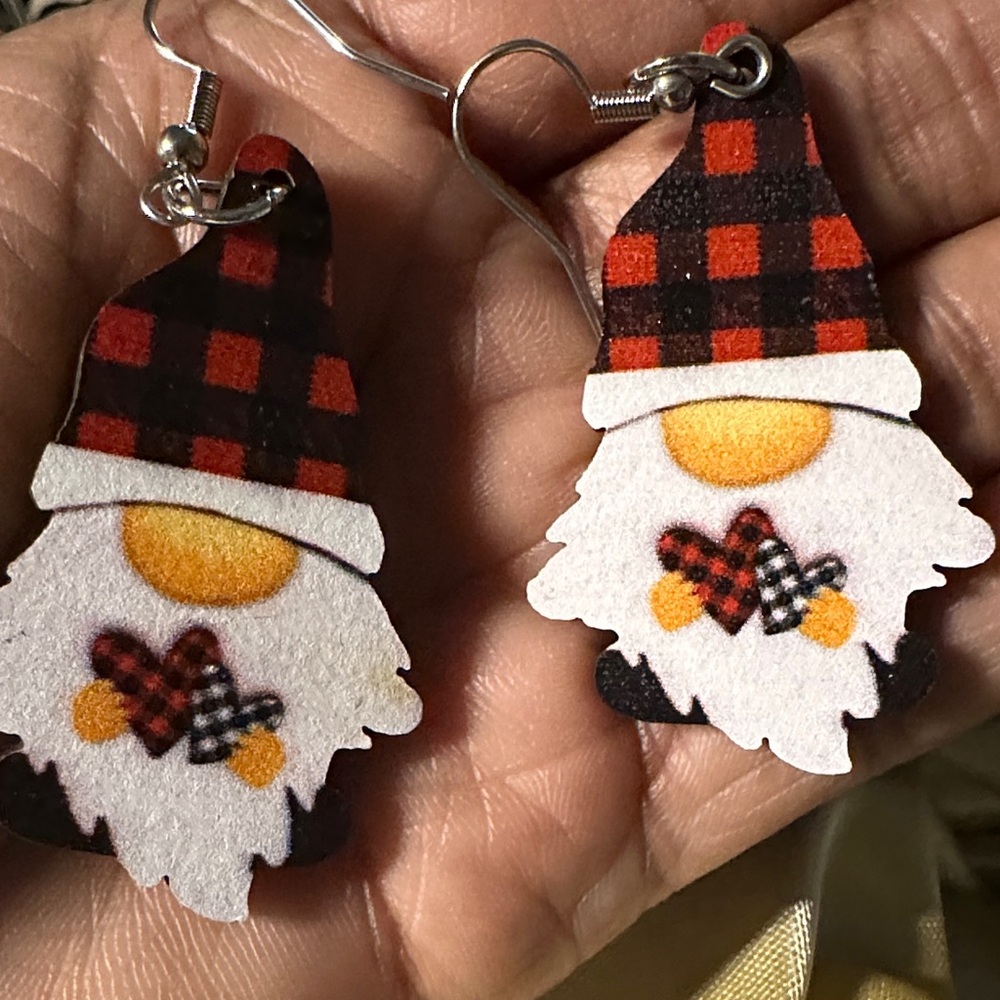 Charming Gnome Plaid Earrings - Picture 5 of 7